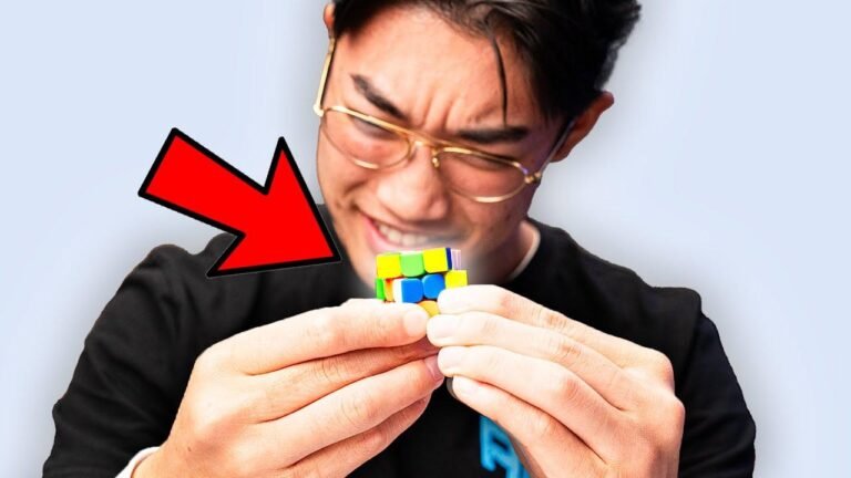 I handed over a mini cube to this top-notch cubing expert!
